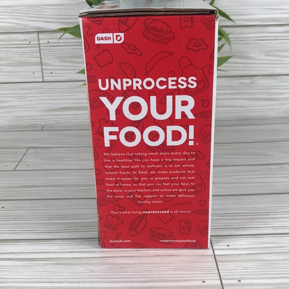 Dash Red Heart Mini Waffle Maker Valentine’s - Picture 4 of 12